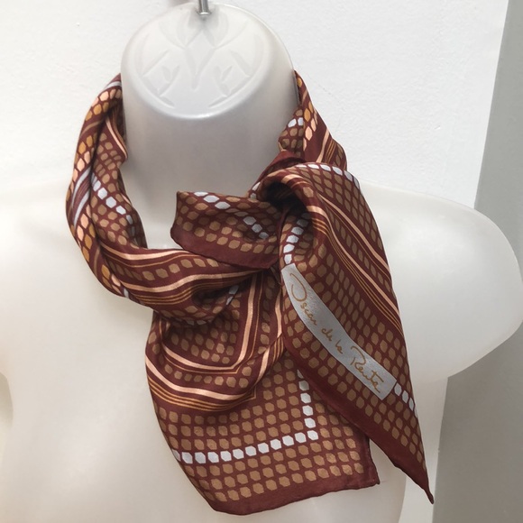 Oscar De La Renta. Street Accessory. 100% Silk. Made In Japan. 25" X 25 - Picture 4 of 16